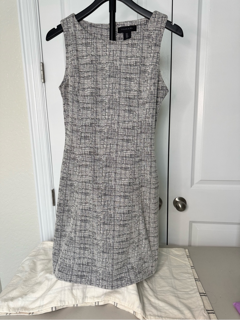TAHARI Sleeveless Textured Gray Sheath Dress